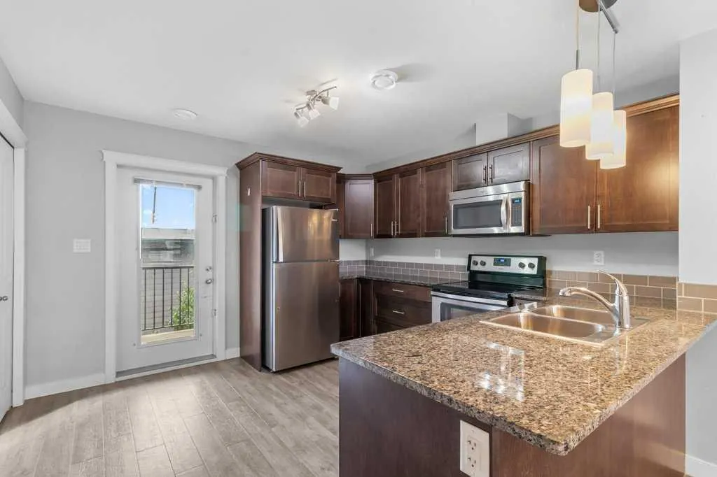 81 Willow Road, #106