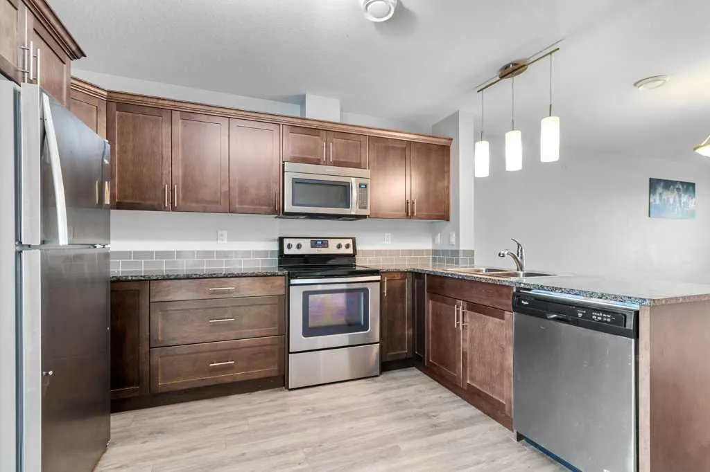 81 Willow Road, #106