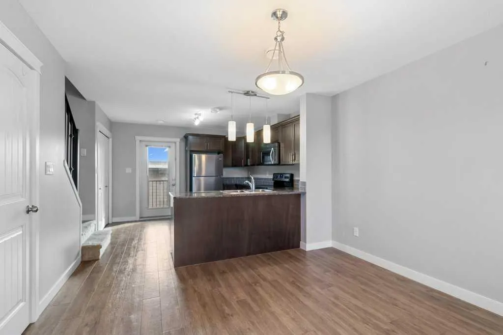 81 Willow Road, #106