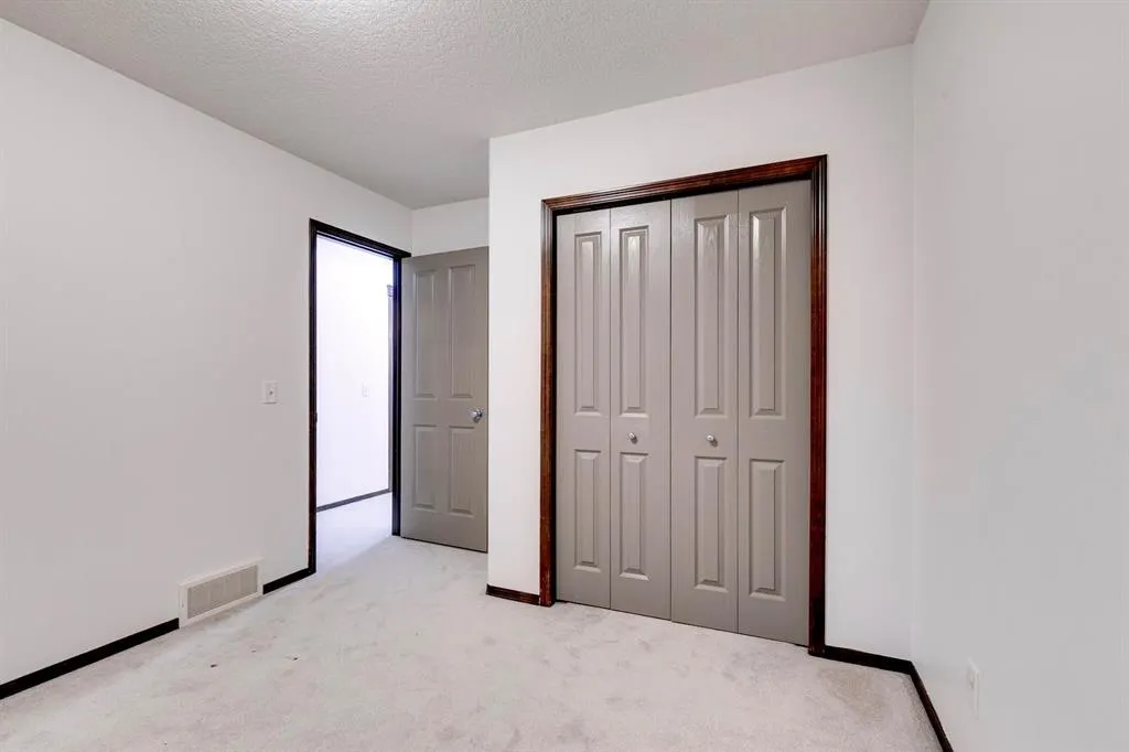 238 Elgin Manor SE