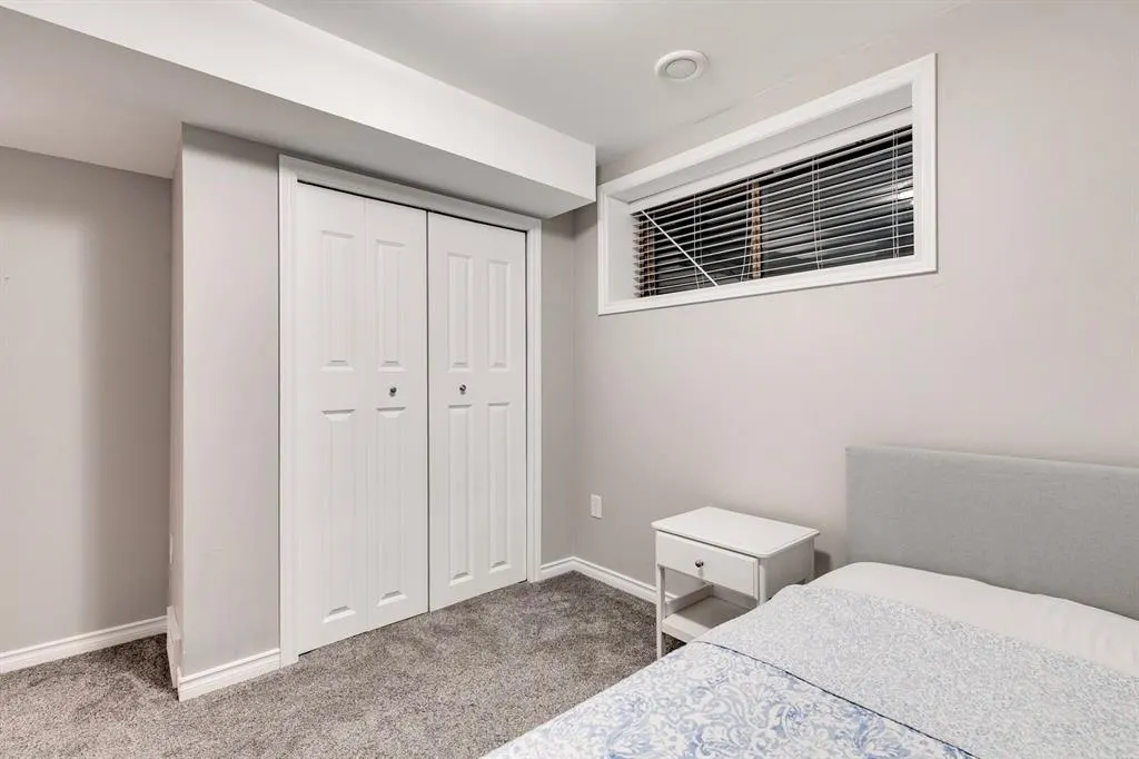 238 Elgin Manor SE