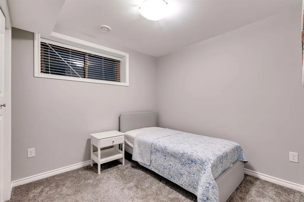 238 Elgin Manor SE