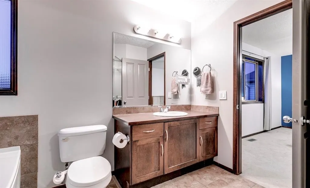 238 Elgin Manor SE
