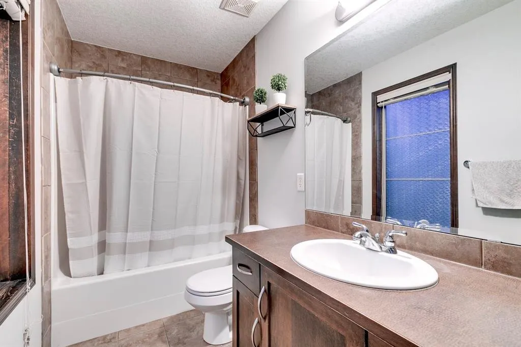 238 Elgin Manor SE