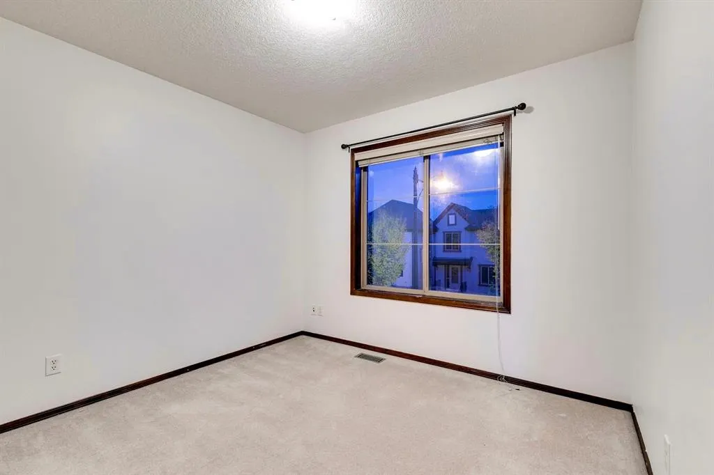 238 Elgin Manor SE