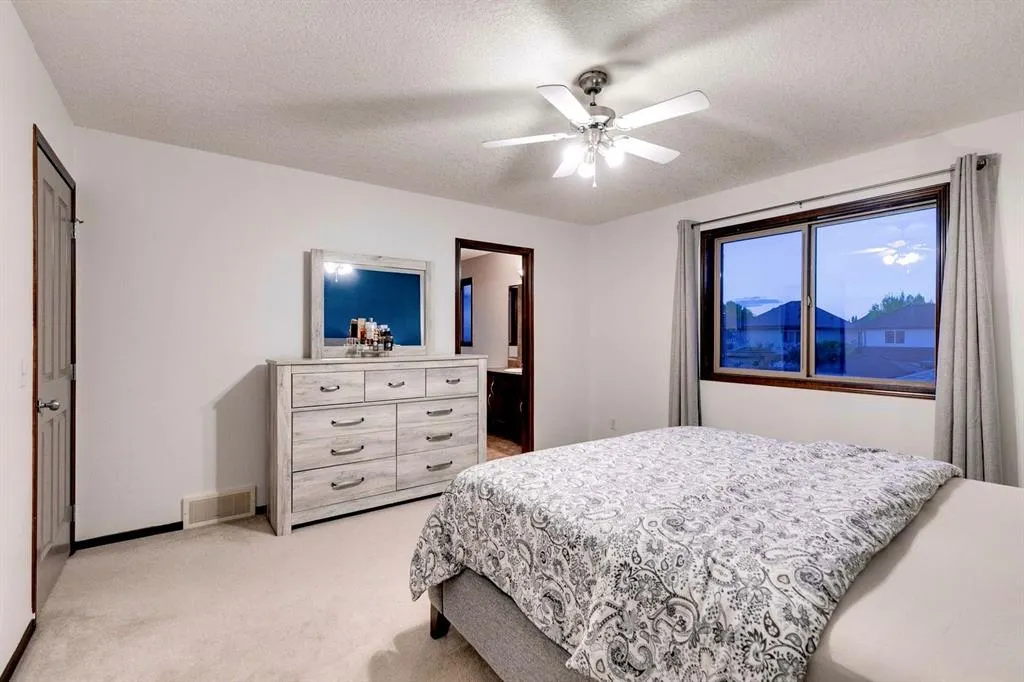 238 Elgin Manor SE