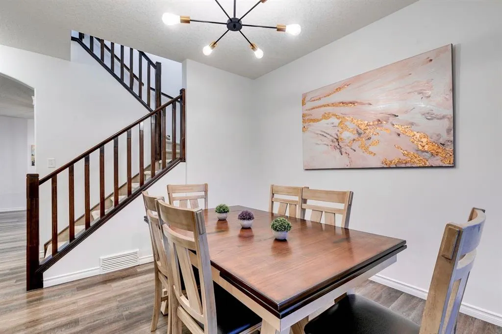 238 Elgin Manor SE