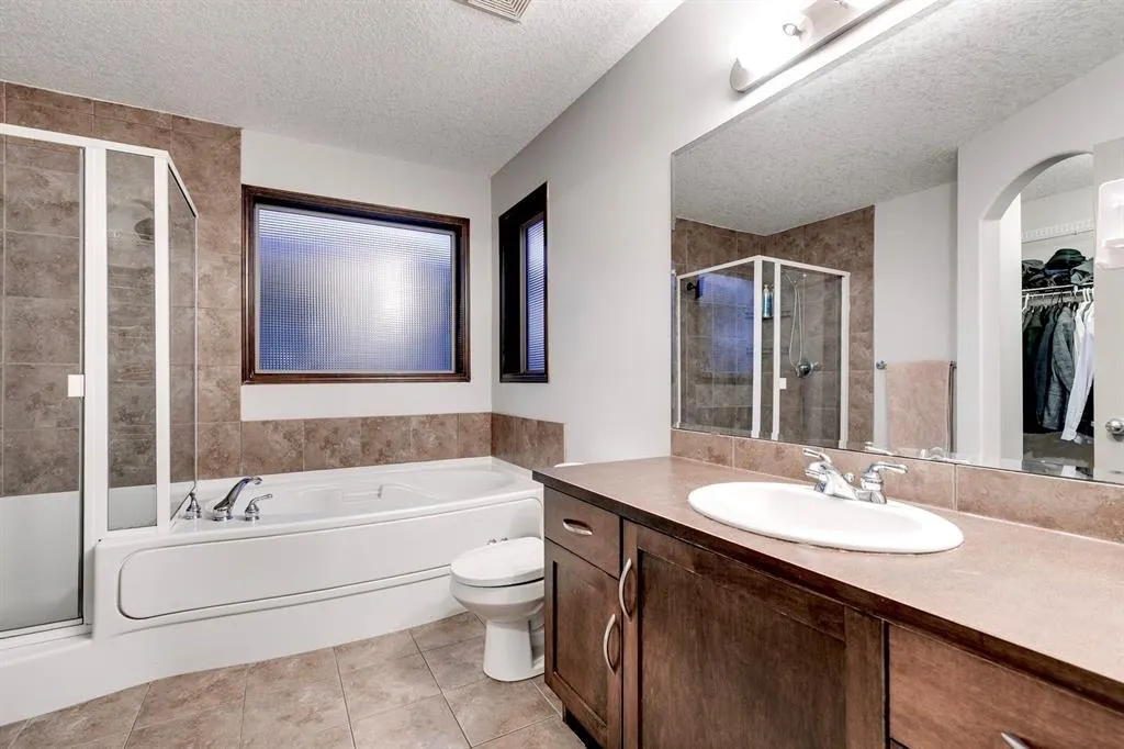238 Elgin Manor SE