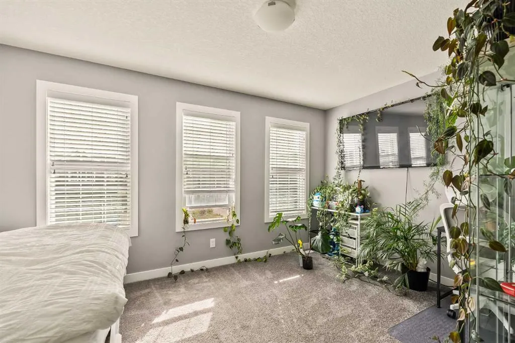 313 Evansglen Drive NW