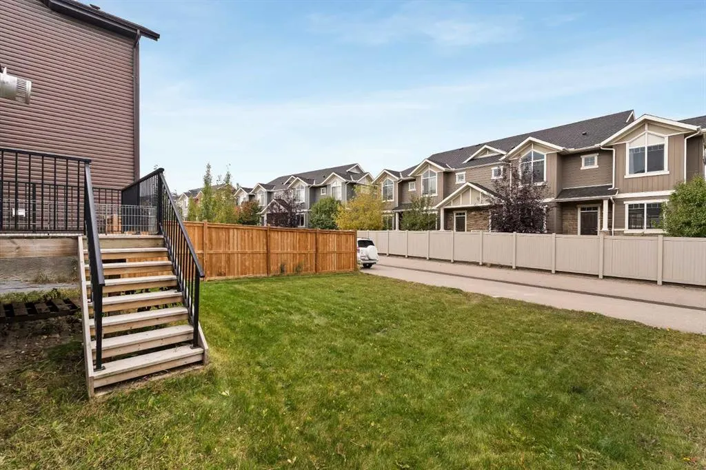 313 Evansglen Drive NW