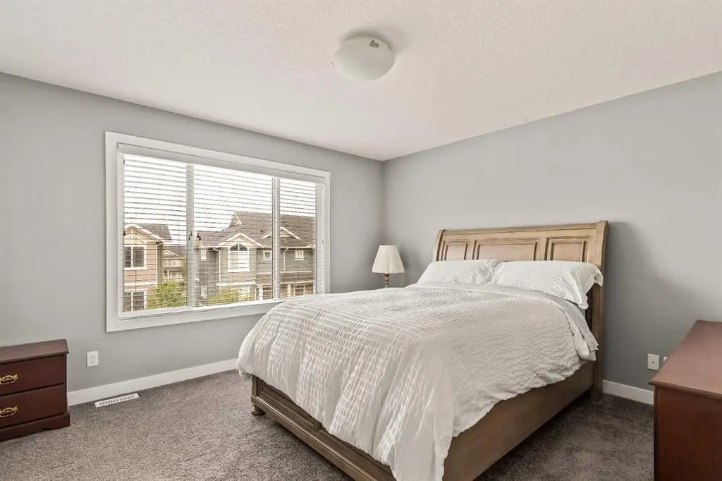 313 Evansglen Drive NW