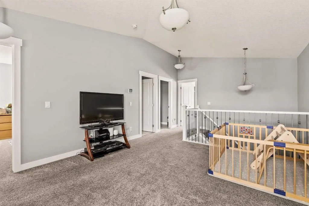 313 Evansglen Drive NW