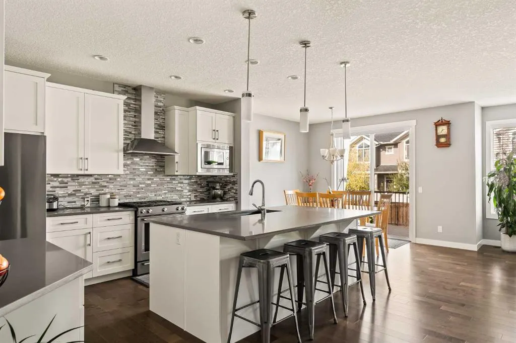 313 Evansglen Drive NW
