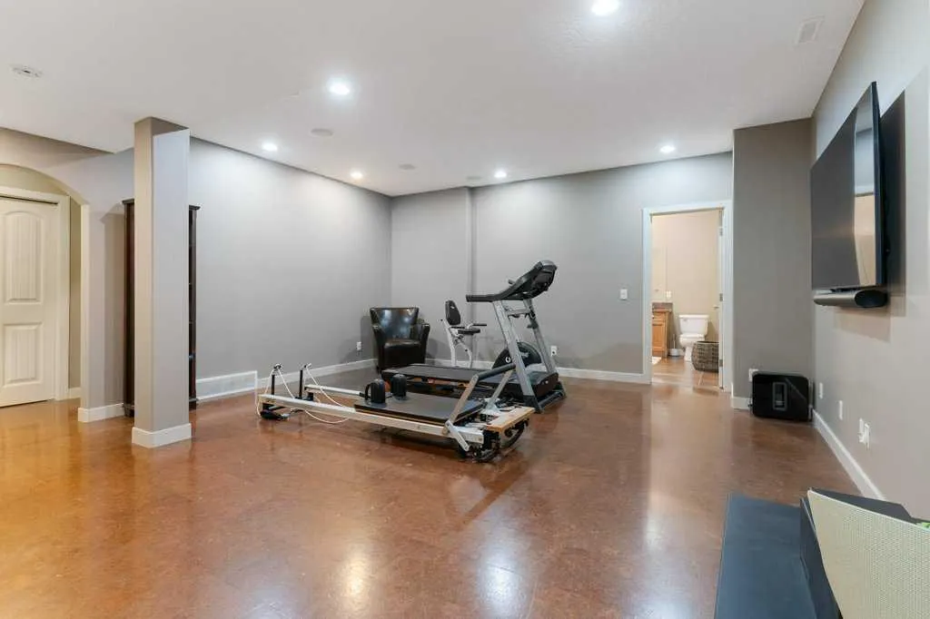 84 Panatella Manor NW