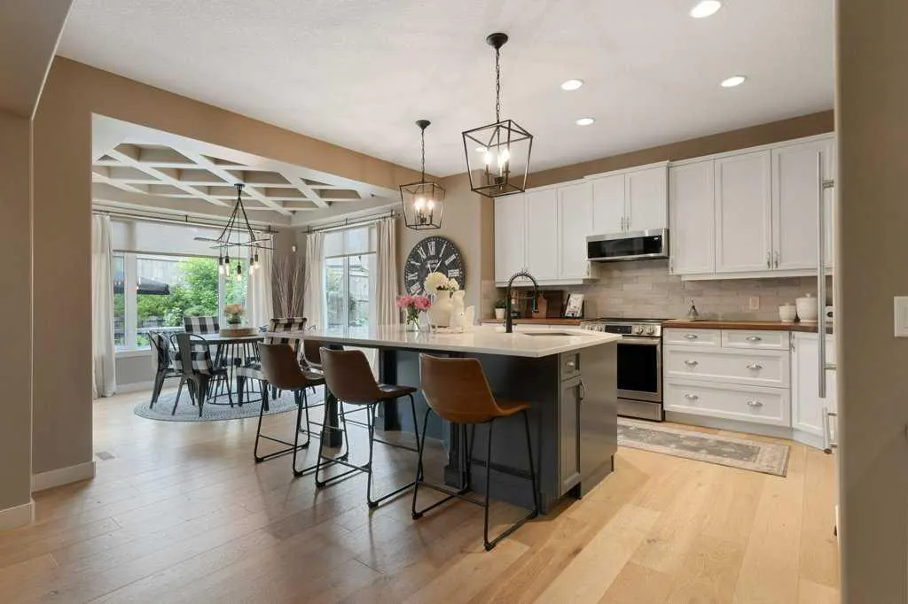 84 Panatella Manor NW