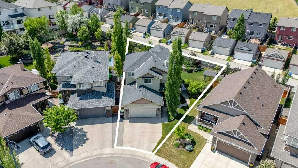 84 Panatella Manor NW