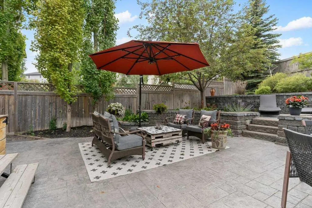 84 Panatella Manor NW