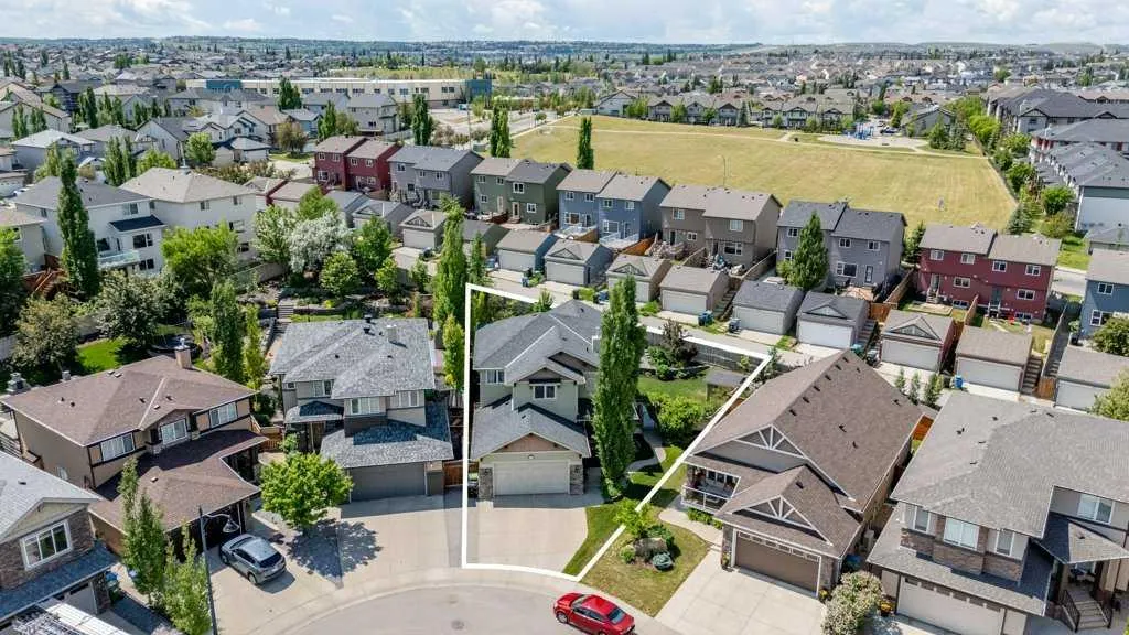84 Panatella Manor NW