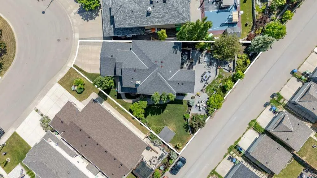 84 Panatella Manor NW
