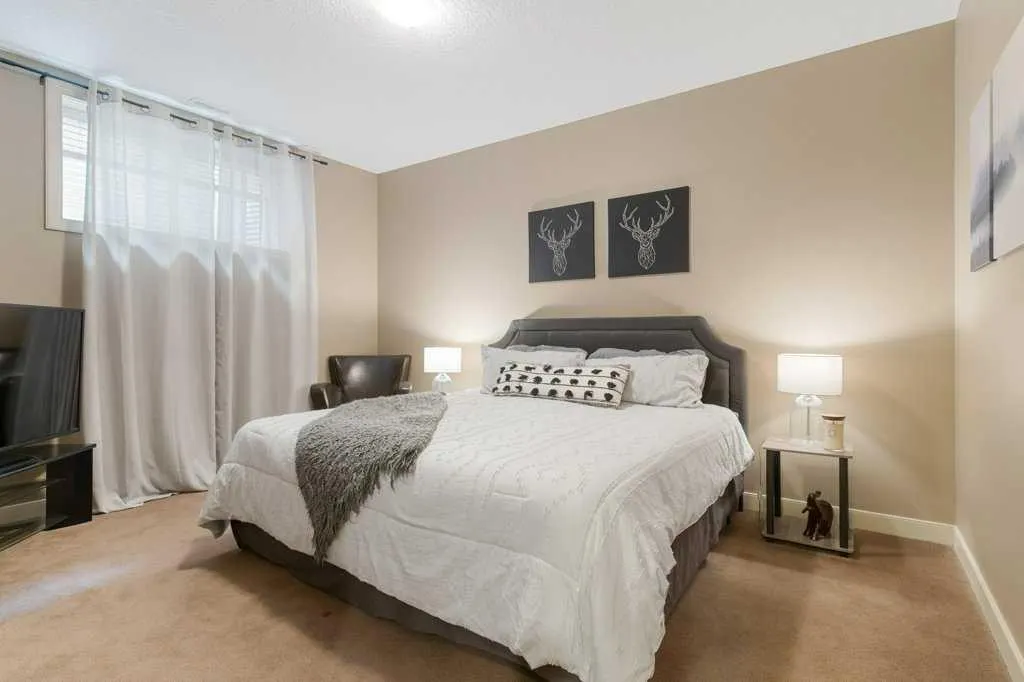 84 Panatella Manor NW