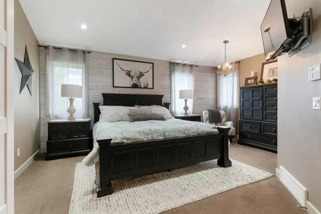 84 Panatella Manor NW