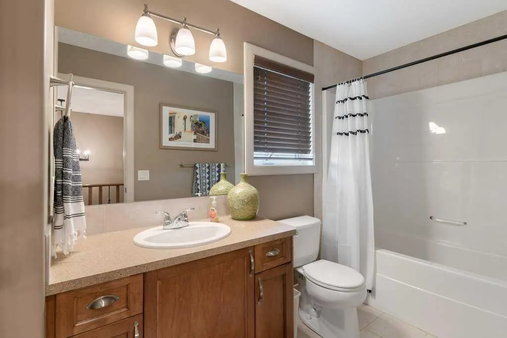 84 Panatella Manor NW