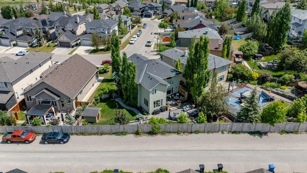84 Panatella Manor NW