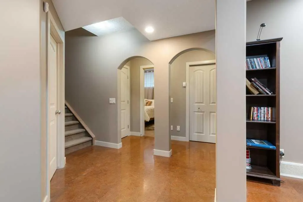 84 Panatella Manor NW