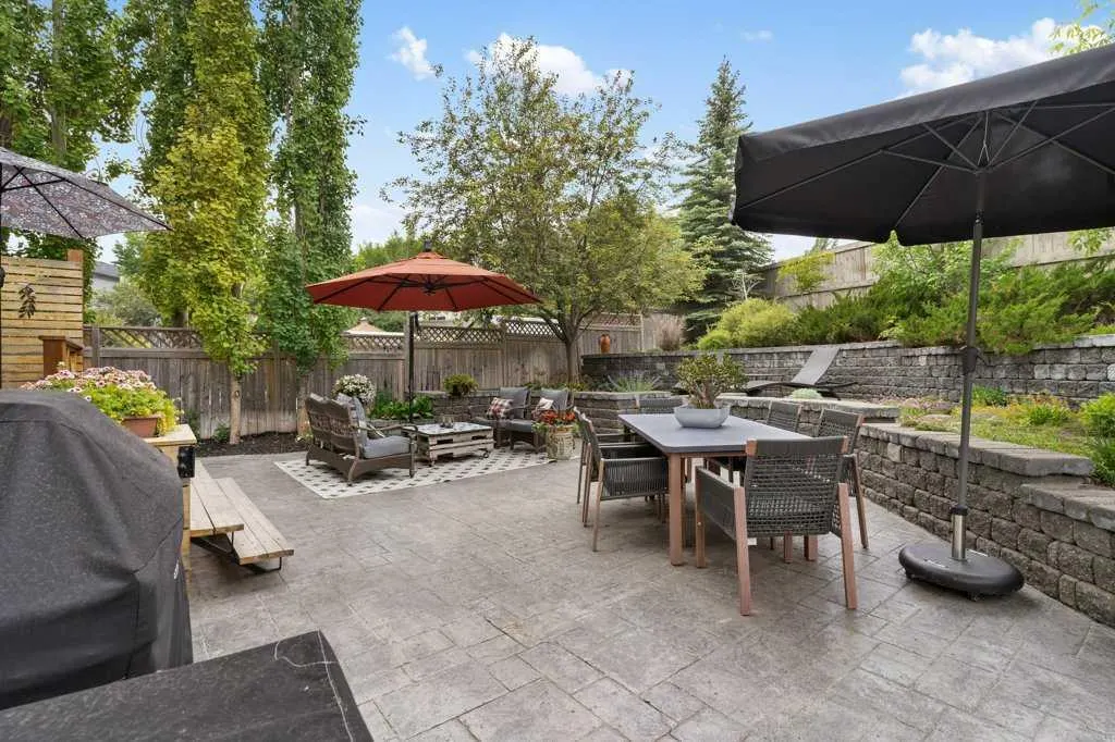 84 Panatella Manor NW