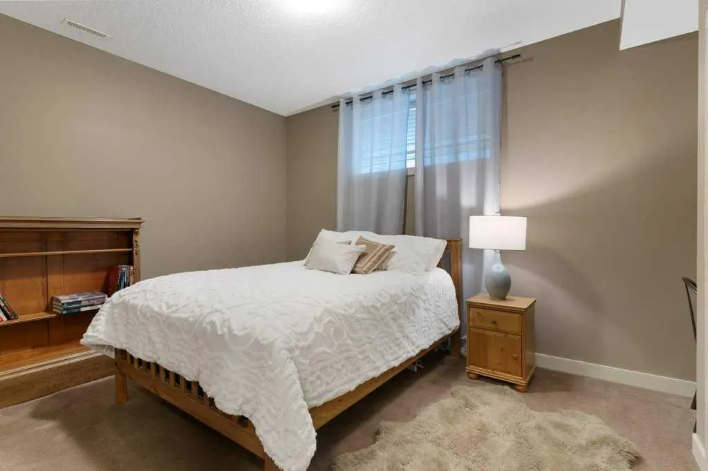 84 Panatella Manor NW