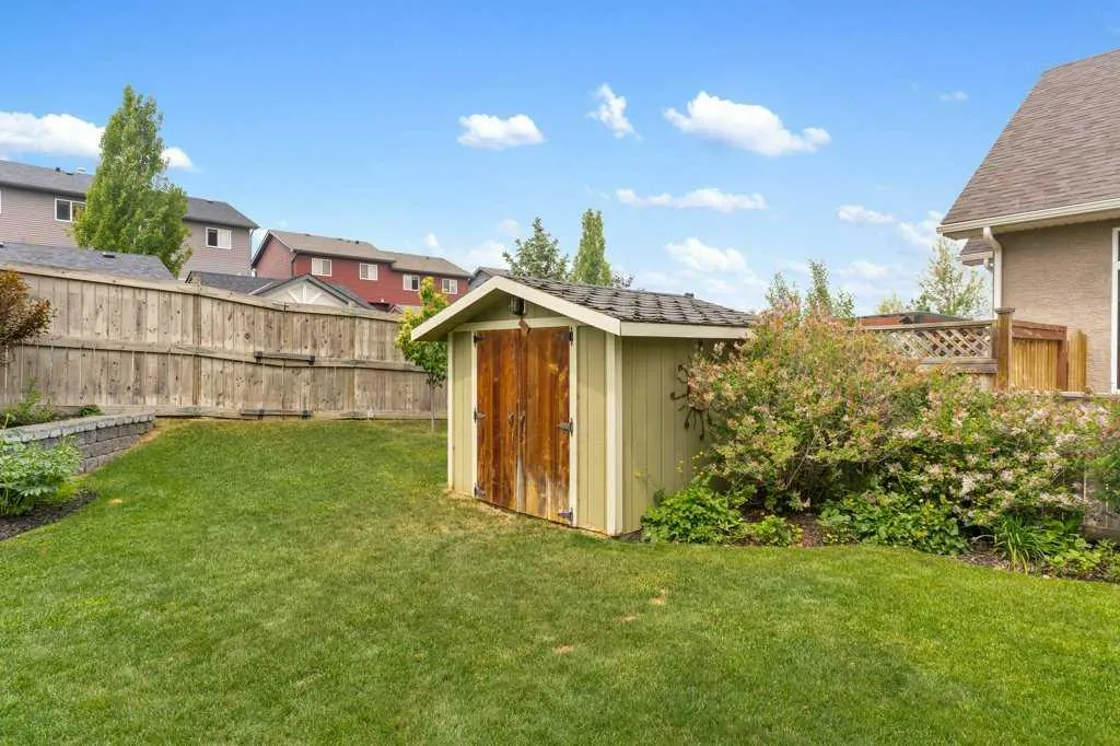 84 Panatella Manor NW
