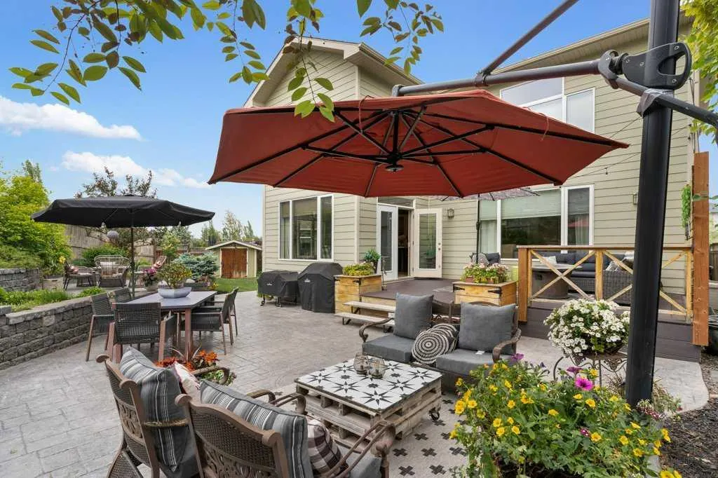 84 Panatella Manor NW