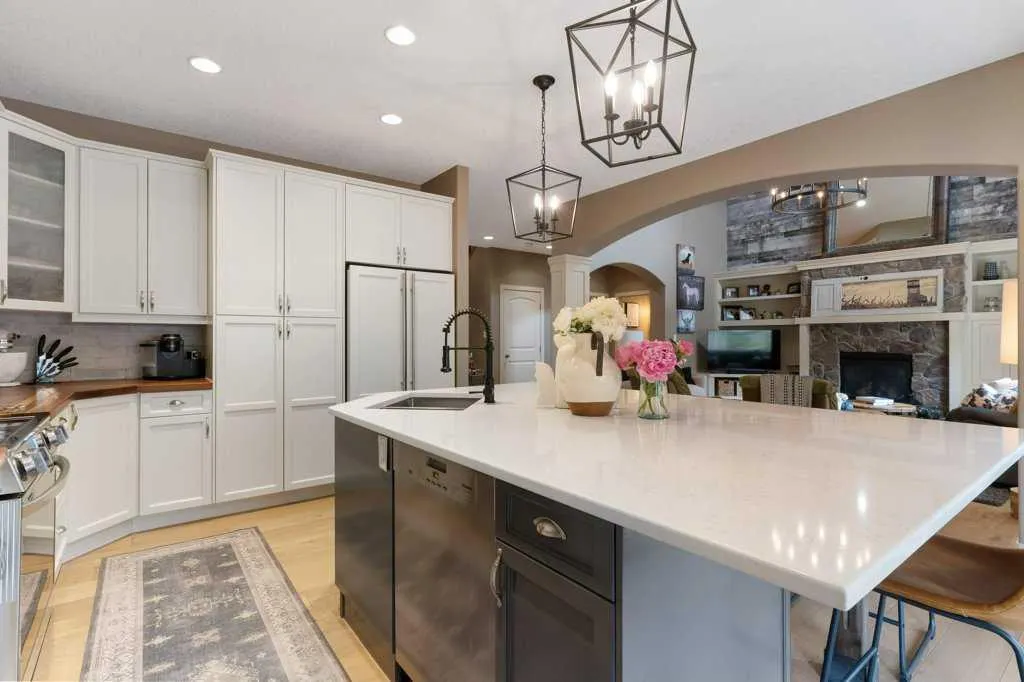 84 Panatella Manor NW