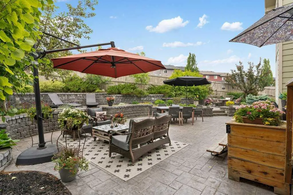 84 Panatella Manor NW