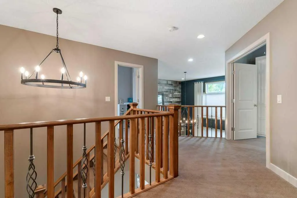 84 Panatella Manor NW