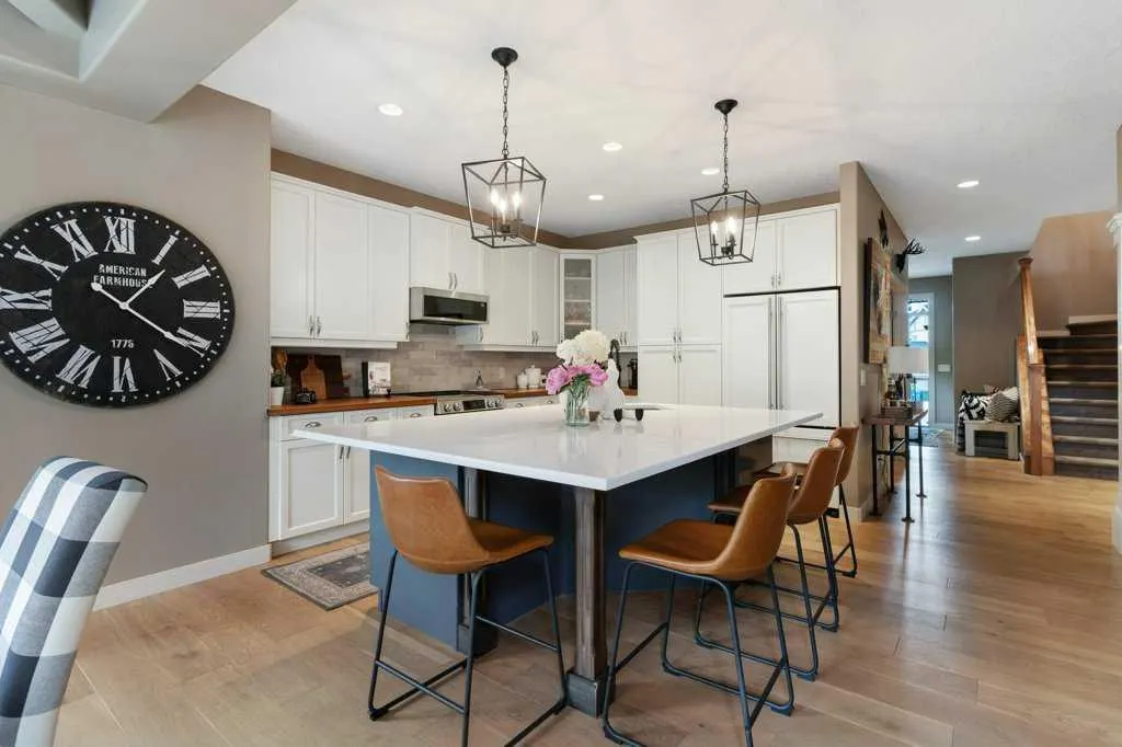 84 Panatella Manor NW