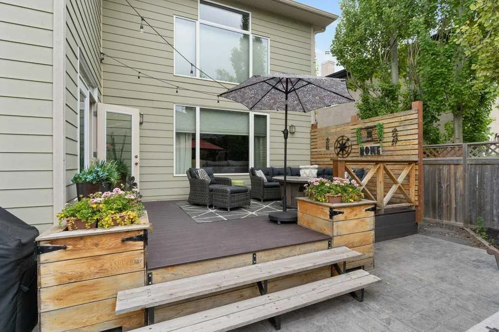 84 Panatella Manor NW