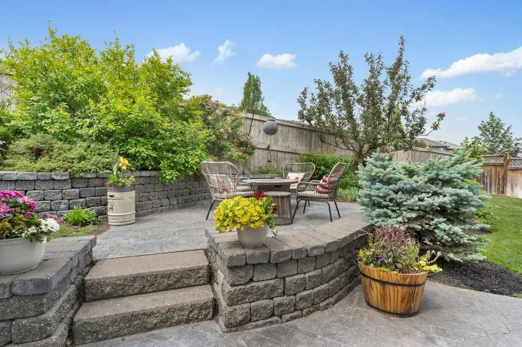 84 Panatella Manor NW