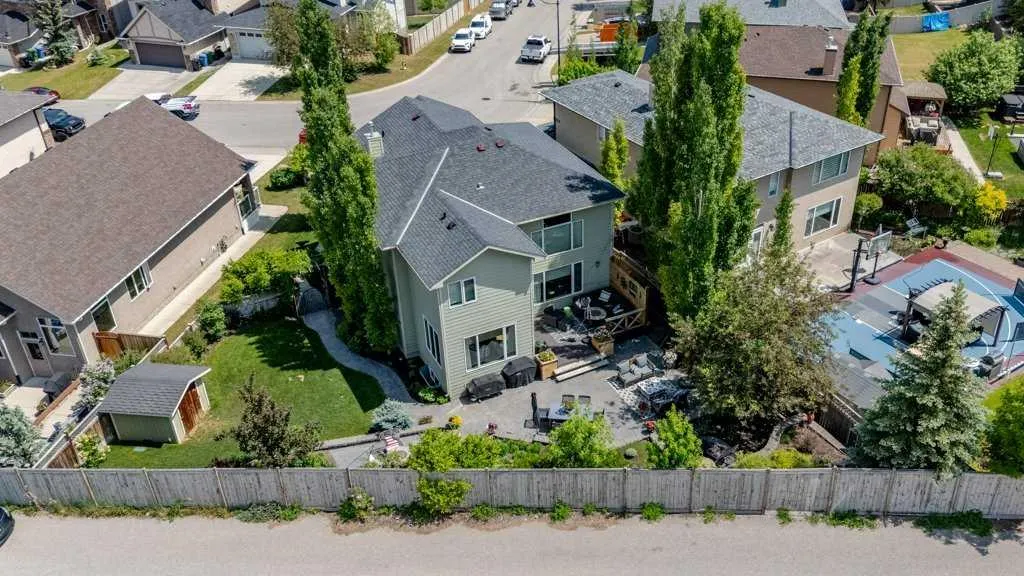 84 Panatella Manor NW