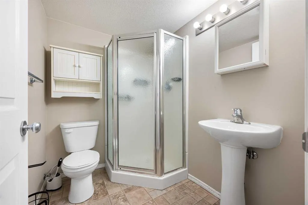 1811 49 Avenue, #Unit 6