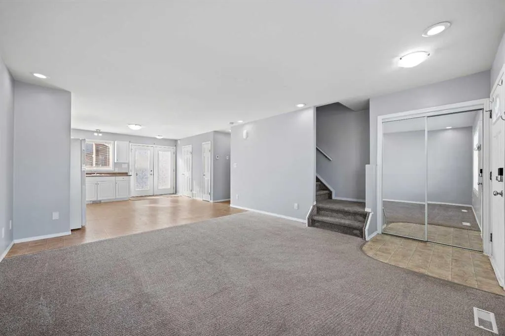 1811 49 Avenue, #Unit 6