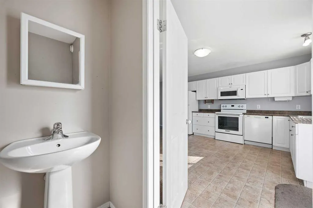 1811 49 Avenue, #Unit 6