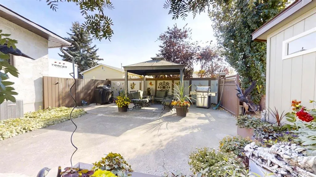5039 4 Street W