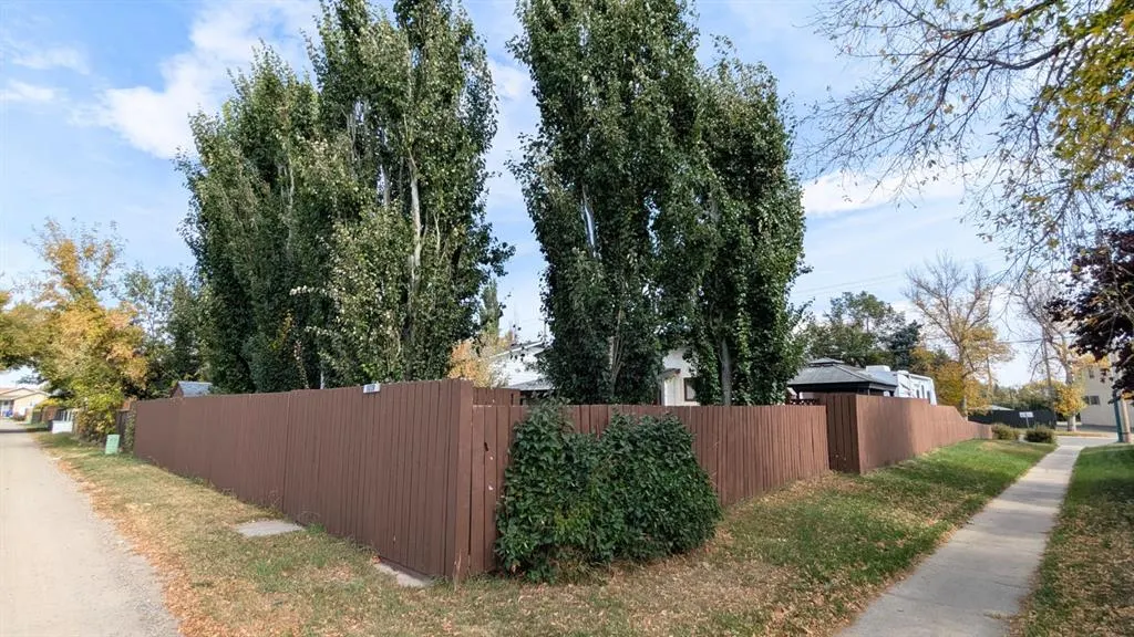 5039 4 Street W
