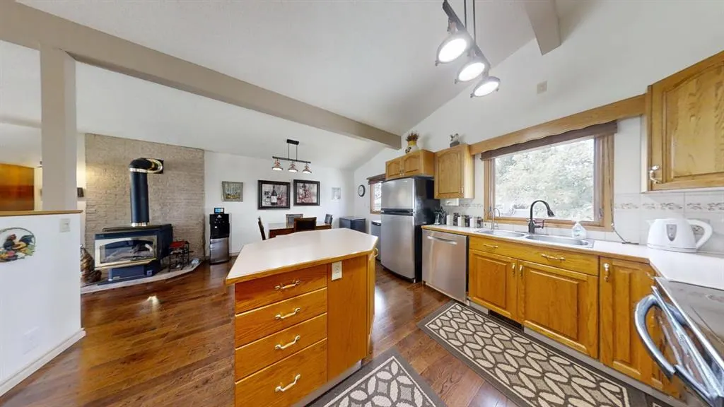 5039 4 Street W