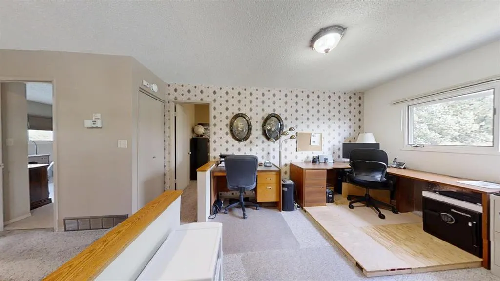 5039 4 Street W