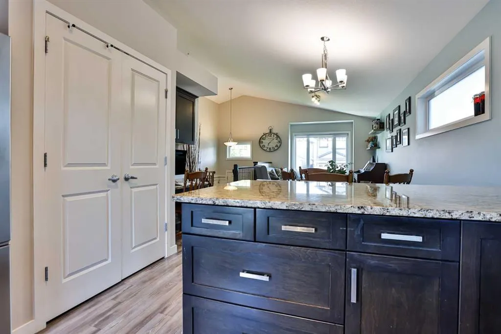 381 Moonlight Way West W