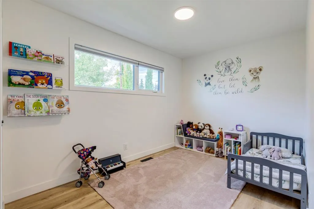 1240 Mapleglade Crescent SE
