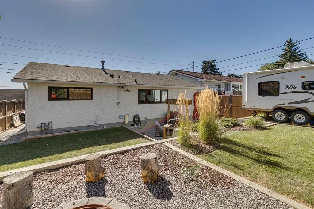 1240 Mapleglade Crescent SE