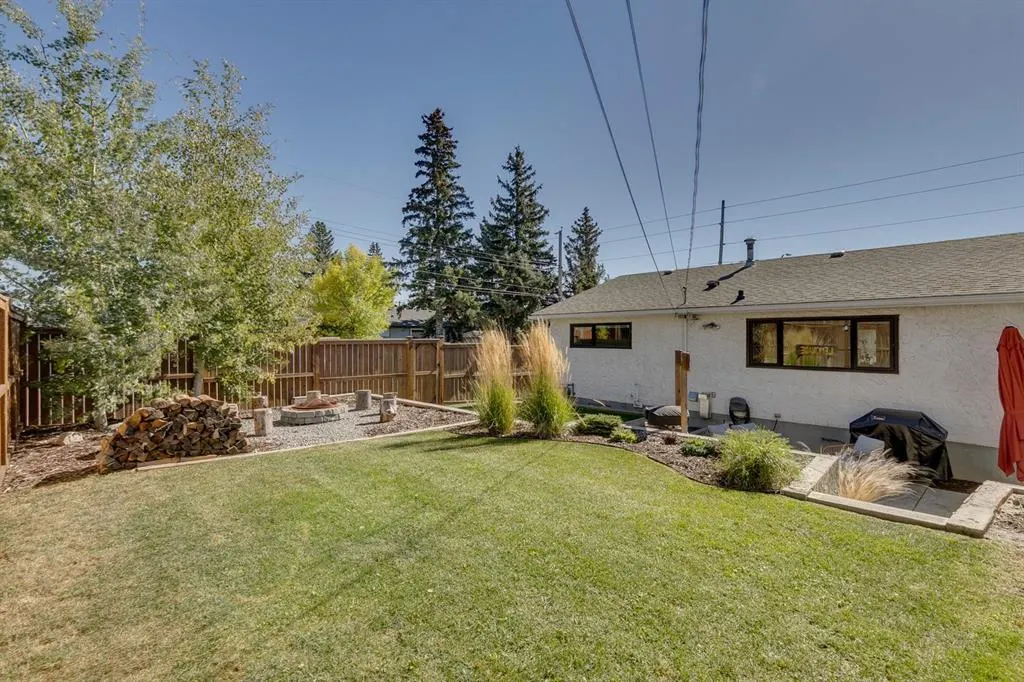 1240 Mapleglade Crescent SE